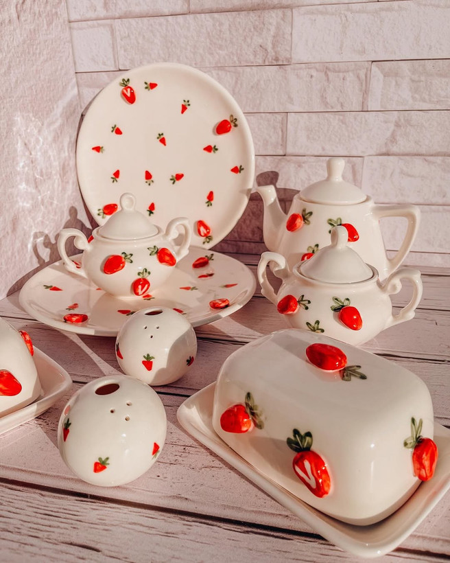 صبحانه خوری توت فرنگی