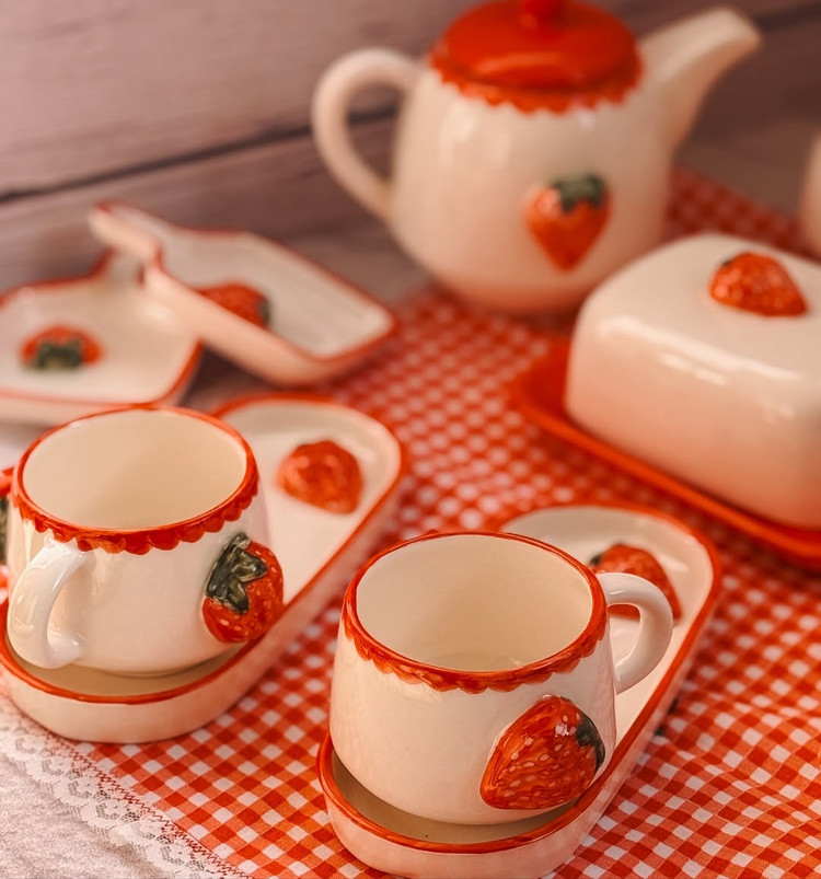 ست سرویس توتفرنگی درشت